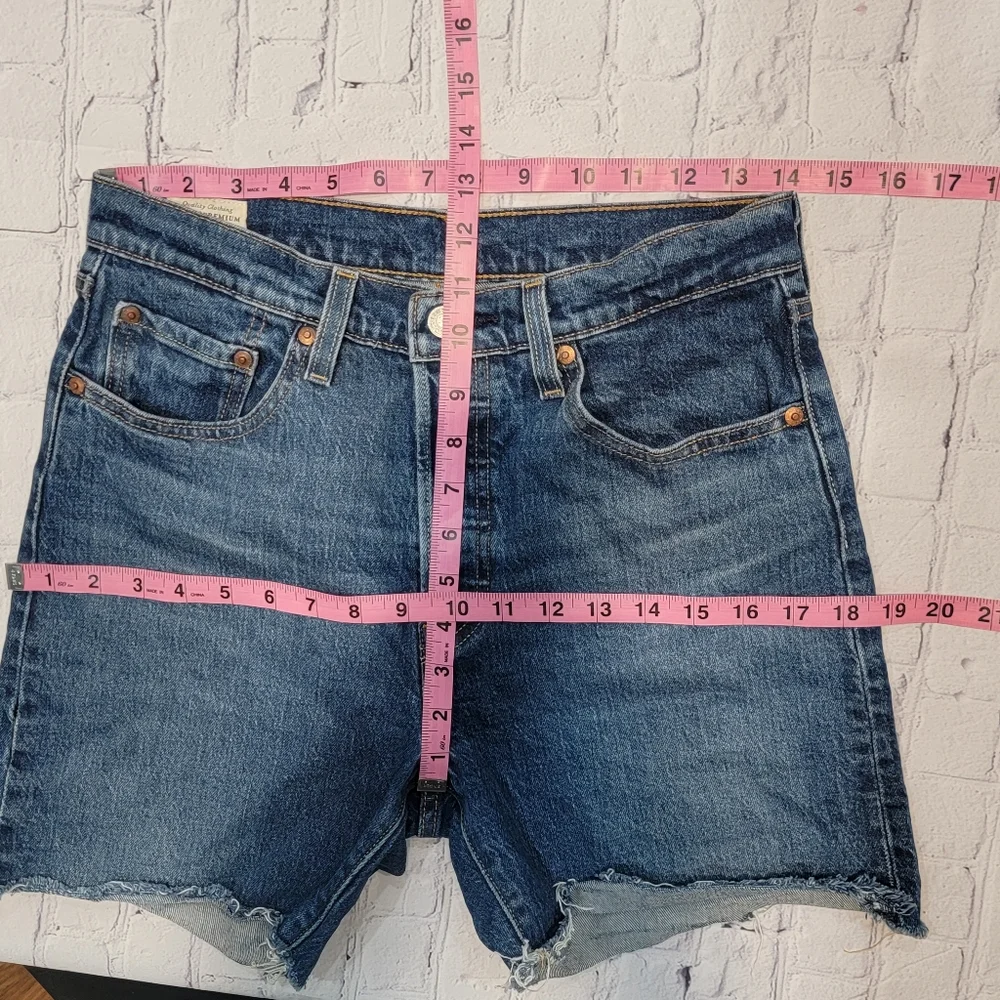 Levi's Premium Quality 501 Slouchy Bermuda Jean Cut Off High Rise Shorts 28 - Picture 12 of 13